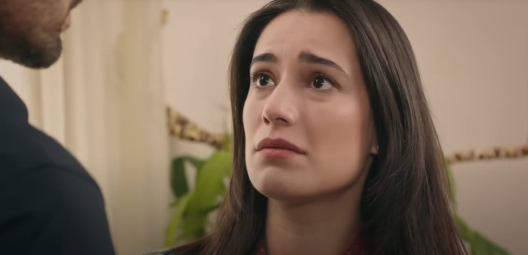 Zeynep w 106 odcinku serialu &bdquo;Wichrowe Wzg&oacute;rze