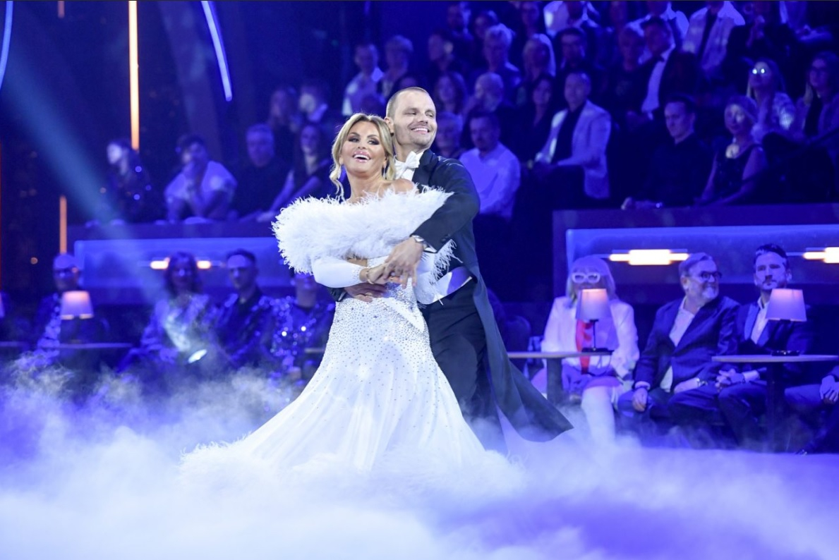 Dagmara Kaźmierska z partnerem w programie "Dancing with the Stars. Taniec z gwiazdami" stacji Polsat. 