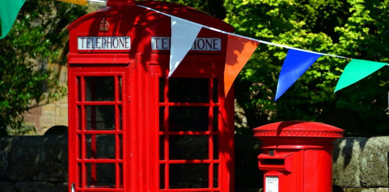 Obrazek w treści 12-latka w czasie izolacji stworzyła biblioteczkę ze starej budki telefonicznej  [jpg]