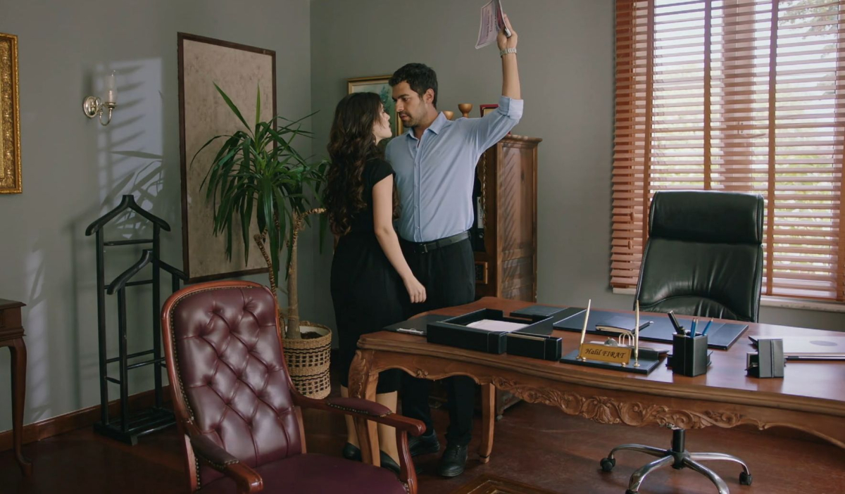 Zeynep chce rzucić się w ogień w 228 odcinku serialu Wichrowe wzg&oacute;rze. 