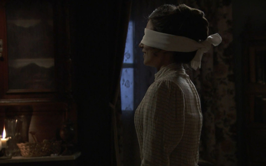 Kadr z serialu Akacjowa 38, emitowanego na antenie TVP 2.