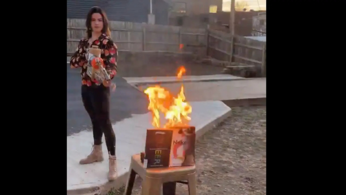 Obrazek w treści Szokująca obietnica wyborcza polityczki. Mówi, że „spali wszystkie książki” [jpg]