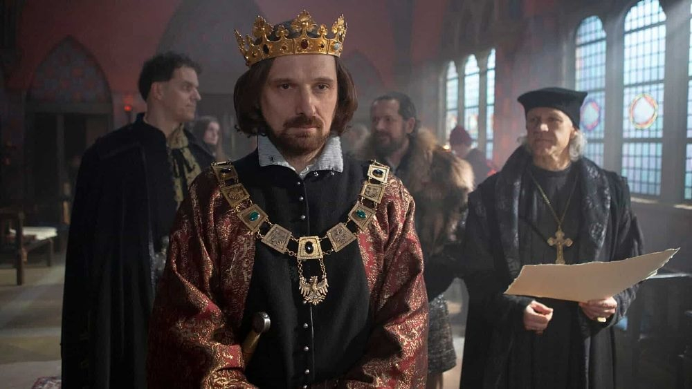 Sebastian Skoczeń jako król Władysław II Jagiełło w serialu "Korona królów. Jagiellonowie". 