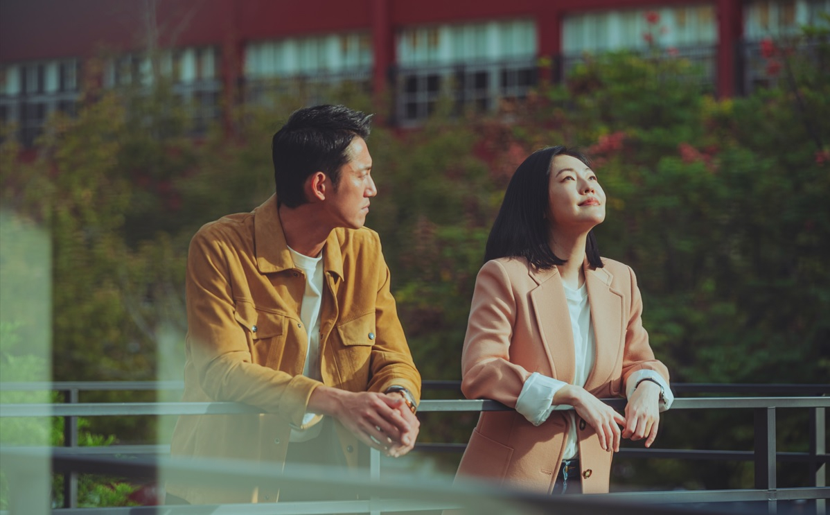 Wu Kang-ren i Dee Hsu w serialu "Ten czas" od Netflix. 