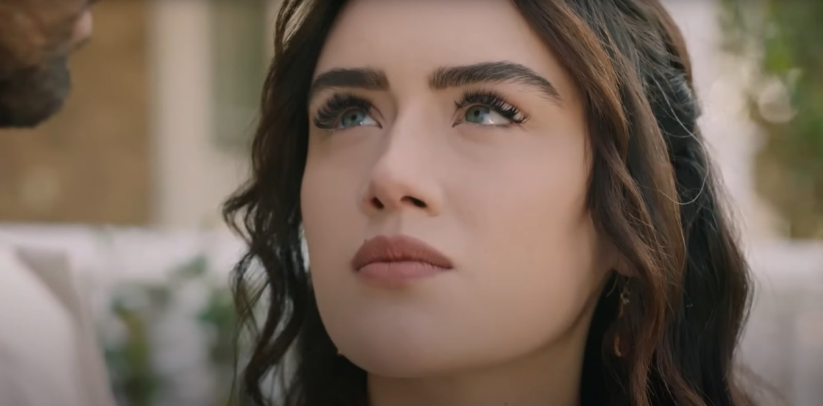 Zeynep w 106 odcinku serialu &bdquo;Wichrowe Wzg&oacute;rze"