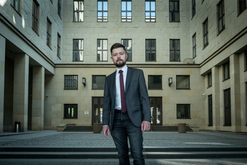 Obrazek w treści Nowa książka Remigiusza Mroza jeszcze w marcu &ndash; &bdquo;Ekstradycja&rdquo;, czyli Chyłka 11!  [jpg]