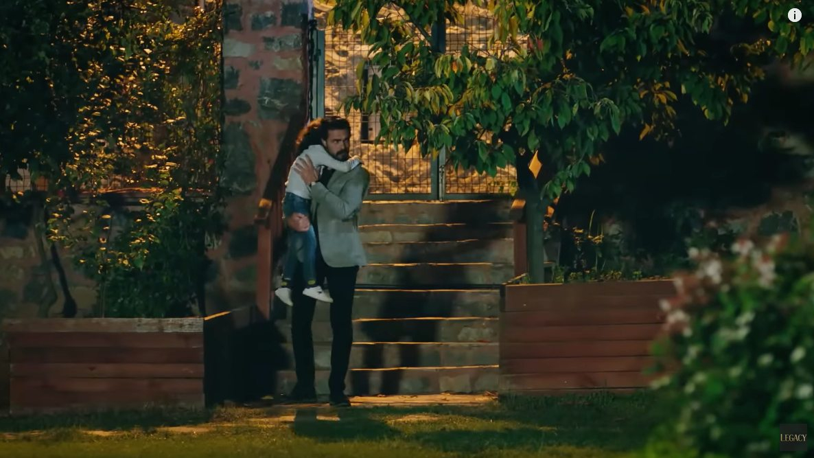 Kadr z 68 odcinka Dziedzictwa