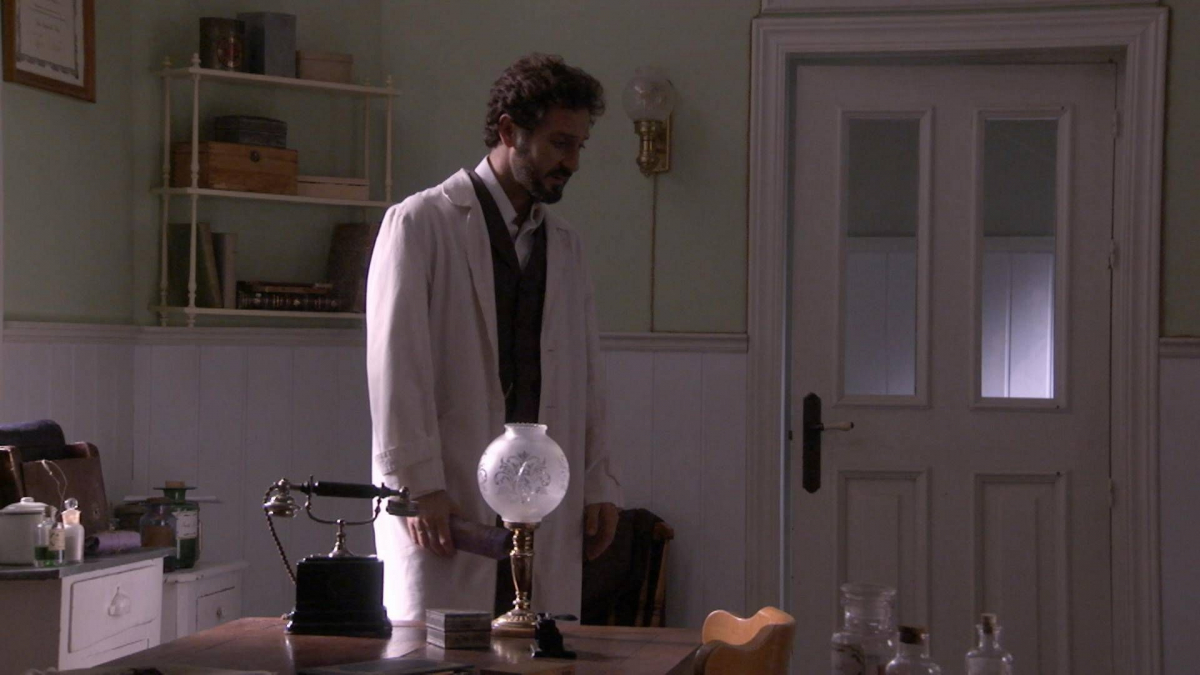 Bohaterowie hiszpańskiego serialu "Sześć sióstr" na TVP Kobieta. 