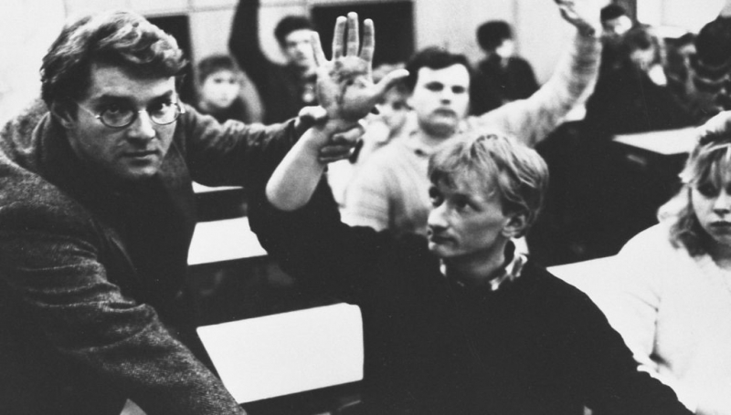 Obrazek w treści Jaka panowała atmosfera przed rozpoczęciem się Stanu Wojennego? &ndash; Ostatni prom [jpg]