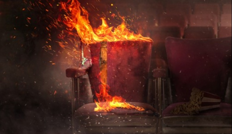 Obrazek w treści Próba ognia: Pożar w kinie Uphaar - przejmujący serial dramatyczny i kryminalny z debiutem na Netflix [jpg]