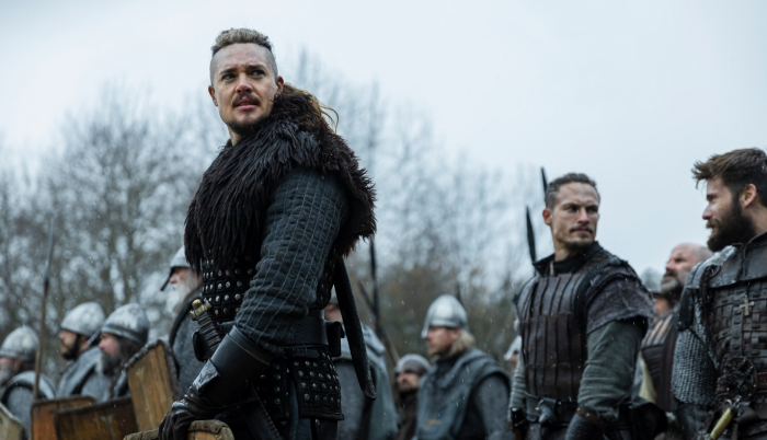 Obrazek w treści Siedmiu królów musi umrzeć - pełnometrażowy film powstały na podstawie serialu Upadek królestwa z debiutem na Netflix [jpg]