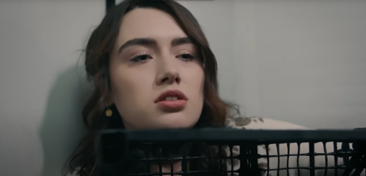 Halil i Zeynep mają wypadek samochodowy w 69 odcinku serialu „Wichrowe Wzgórze