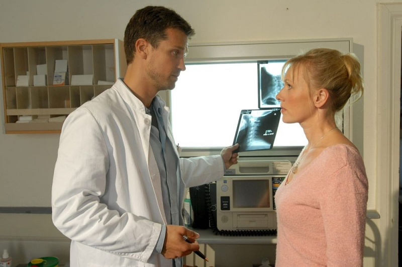 Obrazek w treści  Doktor Jan z Deekelsen. Streszczenie odcinków 14, 15, 16, 17 oraz 18 serialu  [jpg]