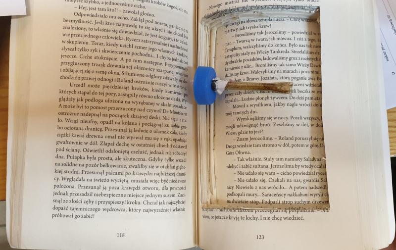 Obrazek w treści Ukrywał narkotyki w książce. Teraz grożą mu 3 lata więzienia [jpg]