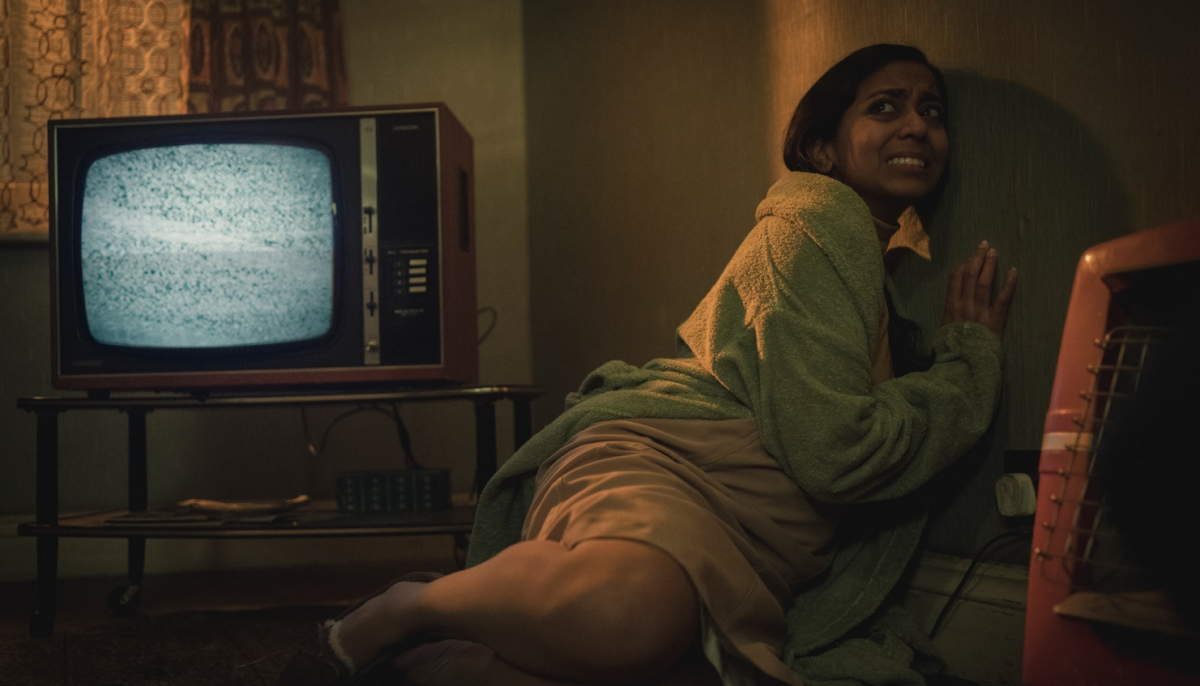 Anjana Vasan w serialu Czarne lustro: sezon 7 od Netflix. 