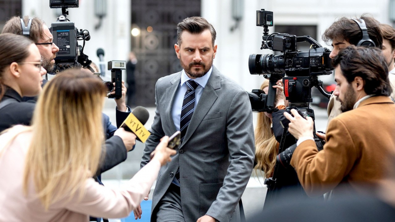 Obrazek w treści Już dziś premiera serialu &bdquo;Wotum nieufności&rdquo;! Co wydarzy się w 1 i 2 odcinku adaptacji książki Remigiusza Mroza? [jpg]