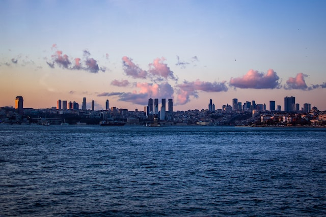 Obrazek w treści Zranione ptaki &ndash; Co zdarzy się w 166 i 167 odcinku wieczornego, tureckiego serialu emitowanego na antenie TVP 2? [jpg]