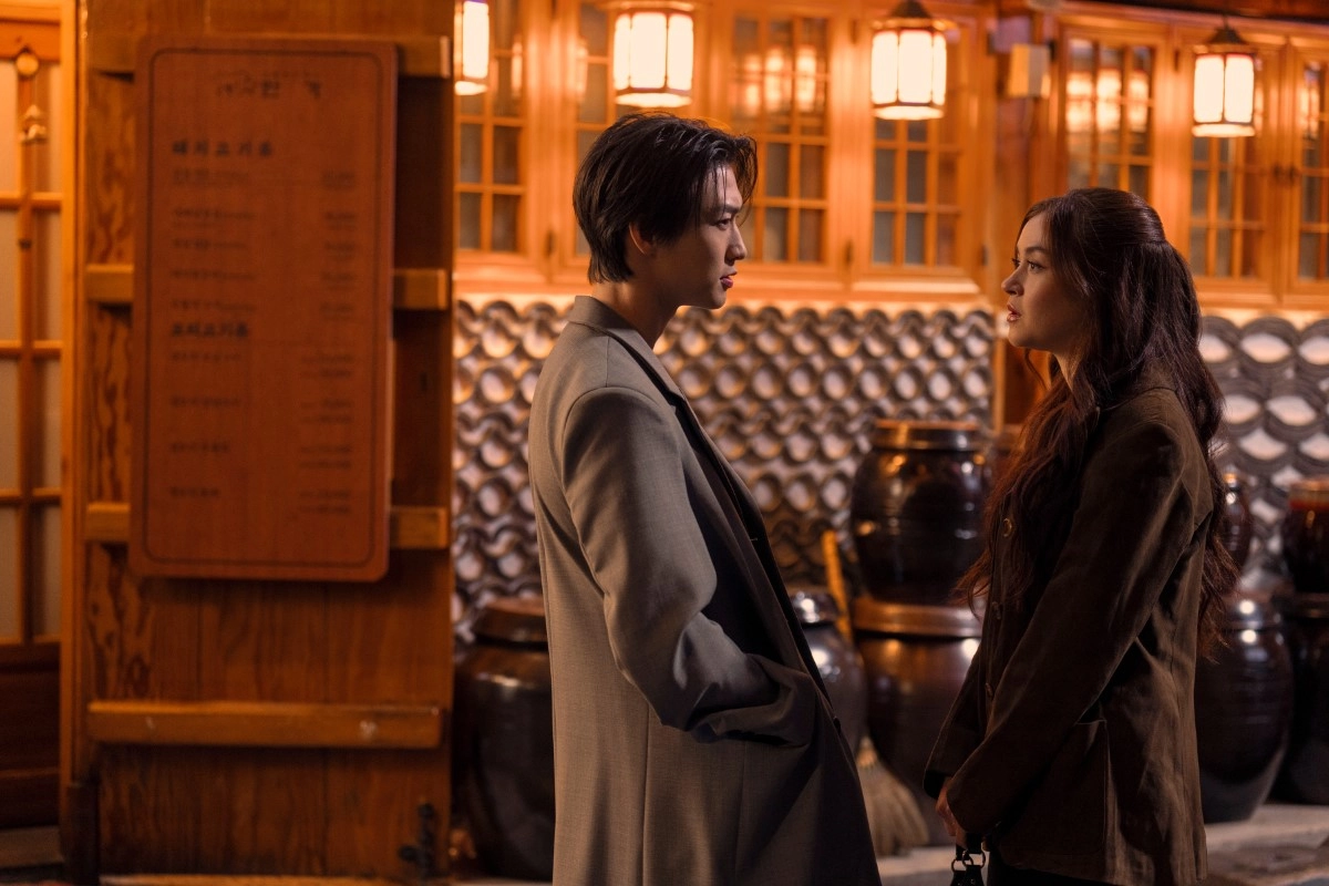 Choi Min-yeong i Anna Cathcart w serialu "XO, Kitty", spin-offu serialu "Do wszystkich chłopców, których kochałam".