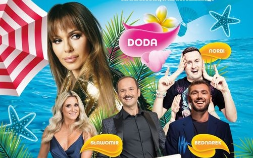 Gwiazdy estrady, uczestnicy koncertu "Roztańczona Polska" we Władysławowie, w tym Doda, Kajra i Norbi, Sławomir i Kamil Bednarek.