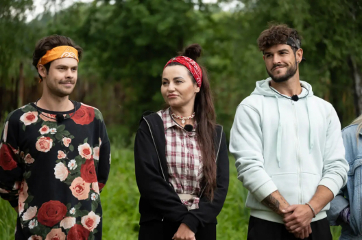 Kadr z programu Farma, który jest emitowany na antenie telewizji Polsat.