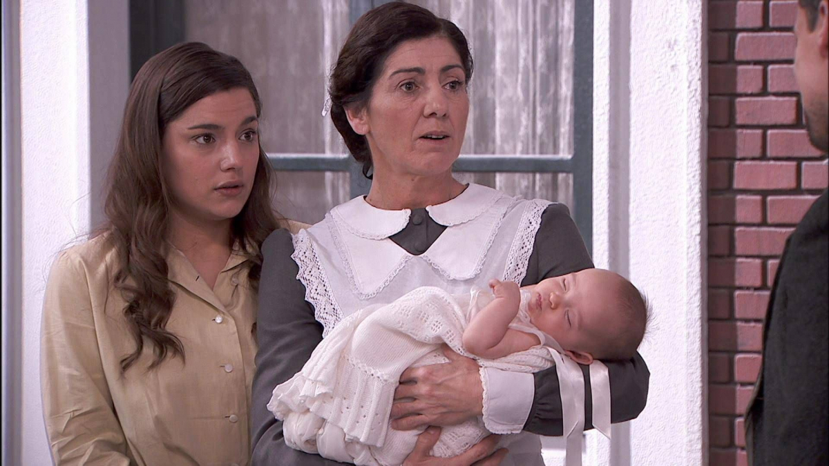 Manuela i inni bohaterowie telenoweli "Akacjowa 38", emitowanej na TVP 2