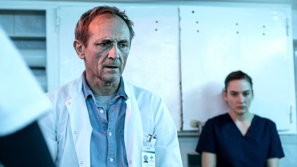 Jacek Woliński, bohater serialu "Sortownia", emitowanego na antenie Polstat Box Go