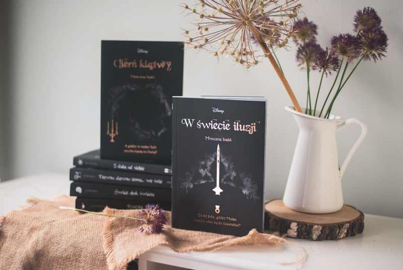 Obrazek w treci Alternatywne wiaty, mroczne historie, nowe twarze bohaterek z dziecistwa. Signijcie po cykl „Mroczna Ba! [jpg]