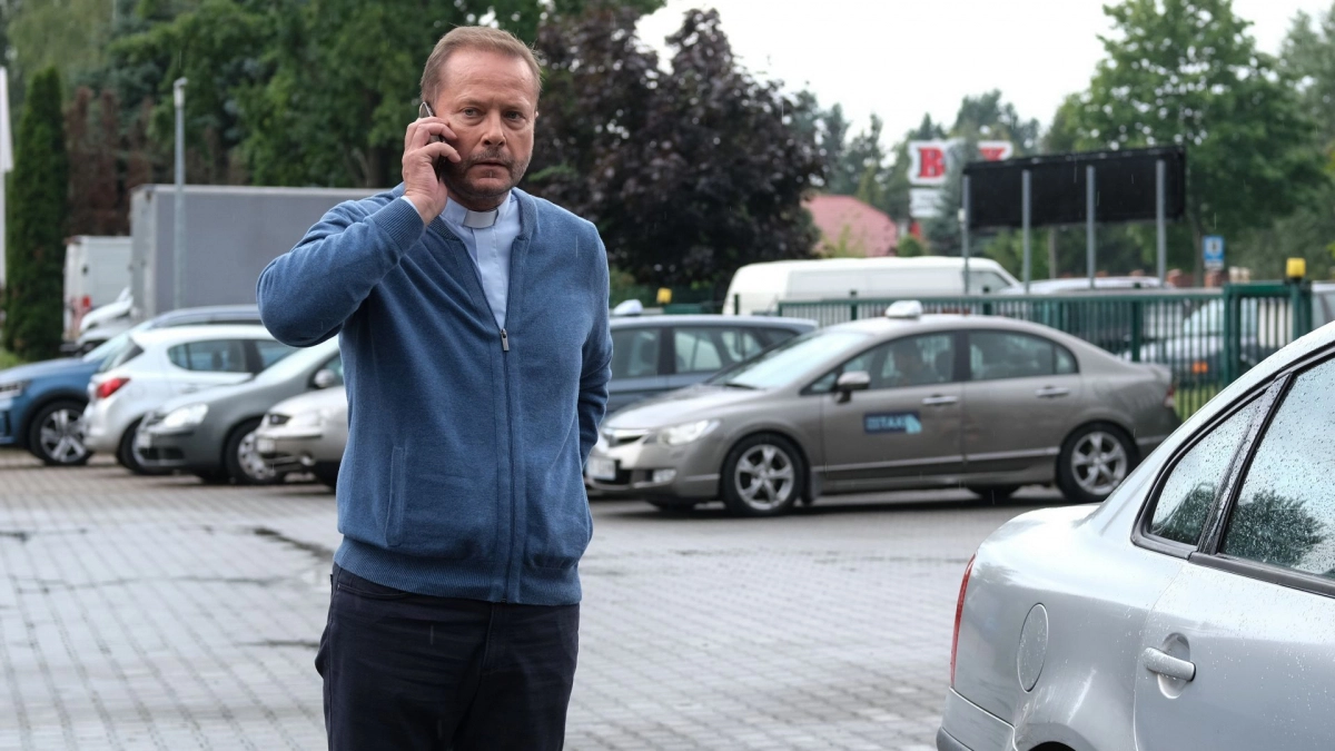 Ojciec Mateusz, tytułowy bohater serialu "Ojciec Mateusz"