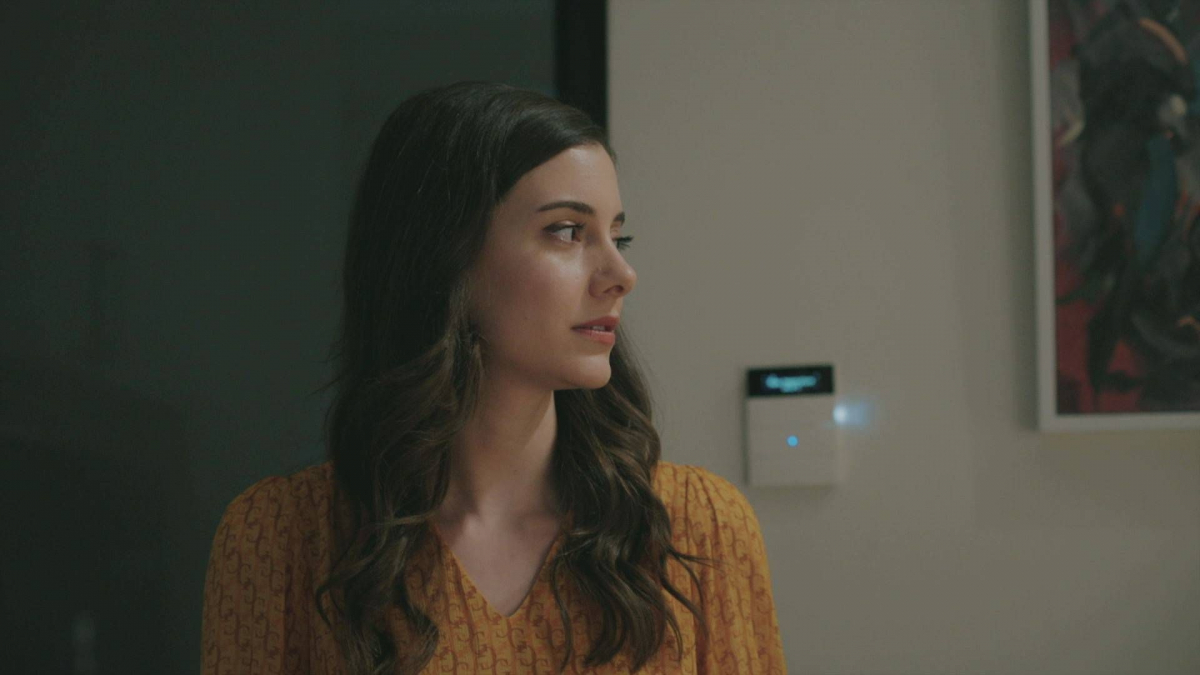 Pelin, bohaterka serialu "Złoty chłopak"