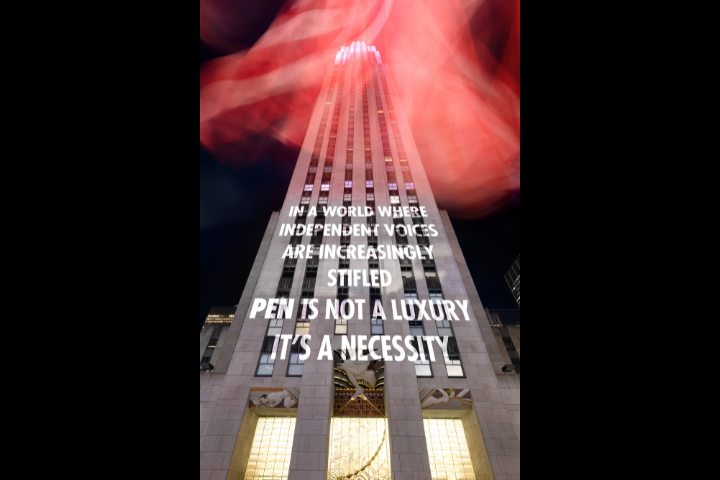 Obrazek w treści Nowy Jork rozświetlony cytatami Atwood, Rushdiego i Morrison [jpg]