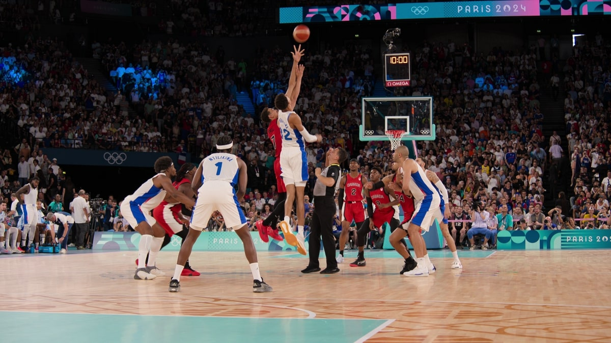 Kadr z serialu "Koszykarskie złoto"