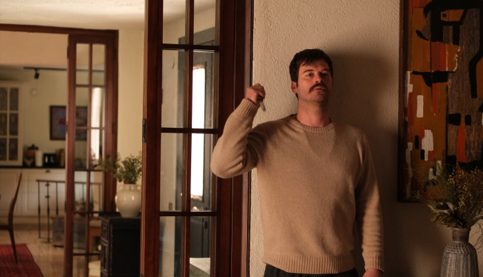 Obrazek w treści W uścisku, mroczny turecki dramat o parze, która nie może uciec przez demonami przeszłości już na Netflix  [jpg]