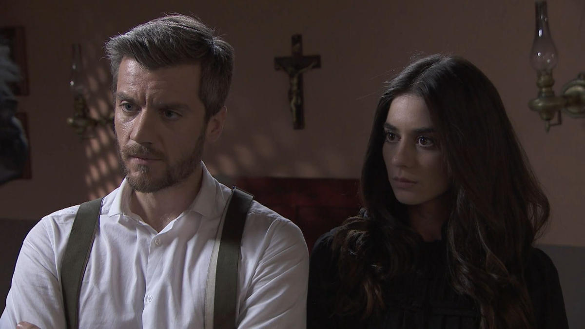 Kadr z serialu "Akacjowa 38", emitowanego na antenie TVP 2. 