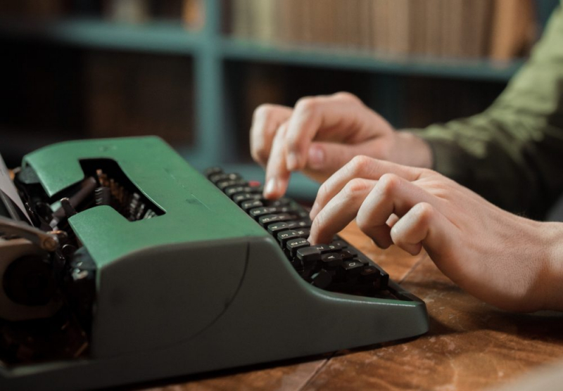 Obrazek w treści Powstał program telewizyjny, w kt&oacute;rym w ciągu miesiąca uczestnicy muszą napisać bestseller! [jpg]