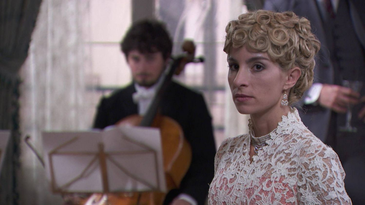 Kadr z serialu "Akacjowa 38", emitowanego na antenie TVP 2.