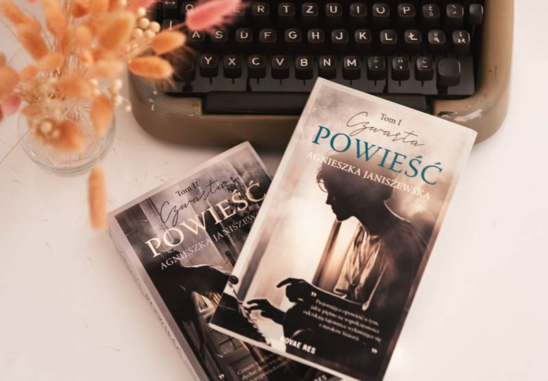 Obrazek w treści Czasem w milczeniu słychać dużo więcej. „Czwarta powieść Agnieszki Janiszewskiej [jpg]