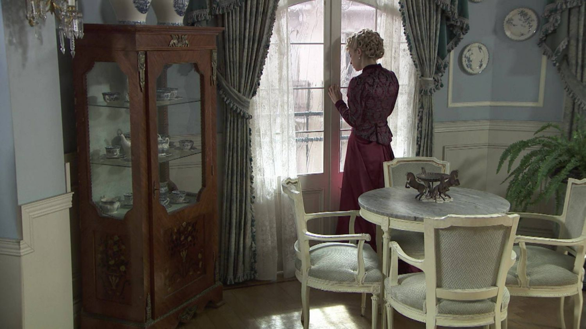 Kadr z serialu "Akacjowa 38", emitowanego na antenie TVP 2. 