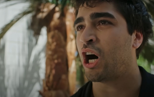 Seyran, bohaterka serialu Złoty chłopak