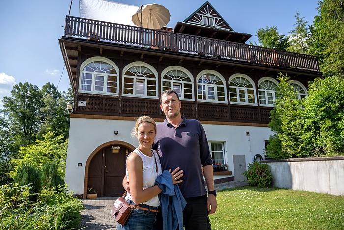 Kadr z programu reality show "Bitwa o gości" od TVN.