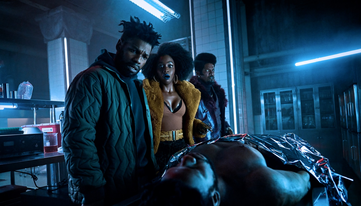 John Boyega jako Fontaine, Teyonah Parris jako Yo-Yo i Jamie Foxx (Producer) jako Slick Charles w filmie Sklonowali Tyrone’a.