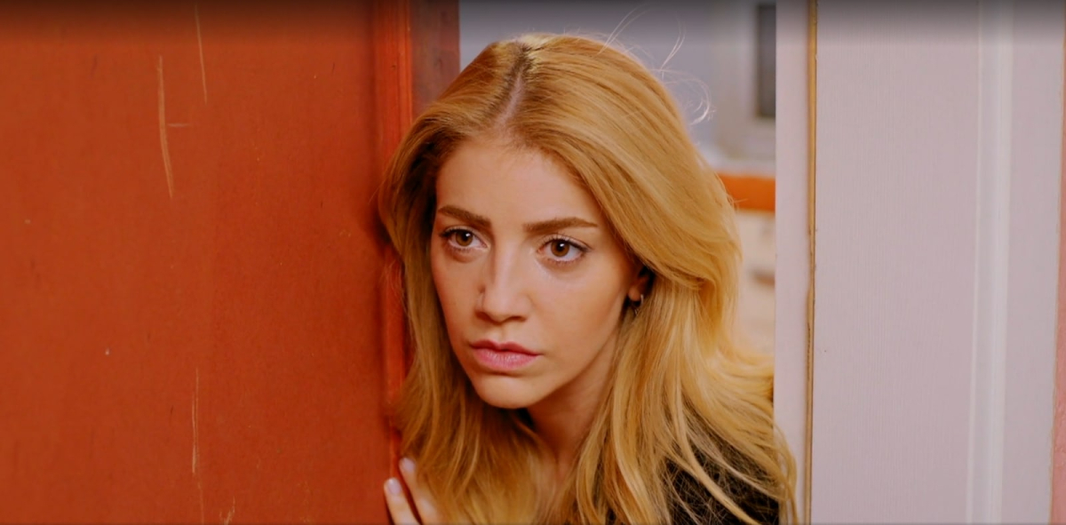 Miłość i nadzieja - kadr z serialu. Seda chce zabić Zeynep i Gonul