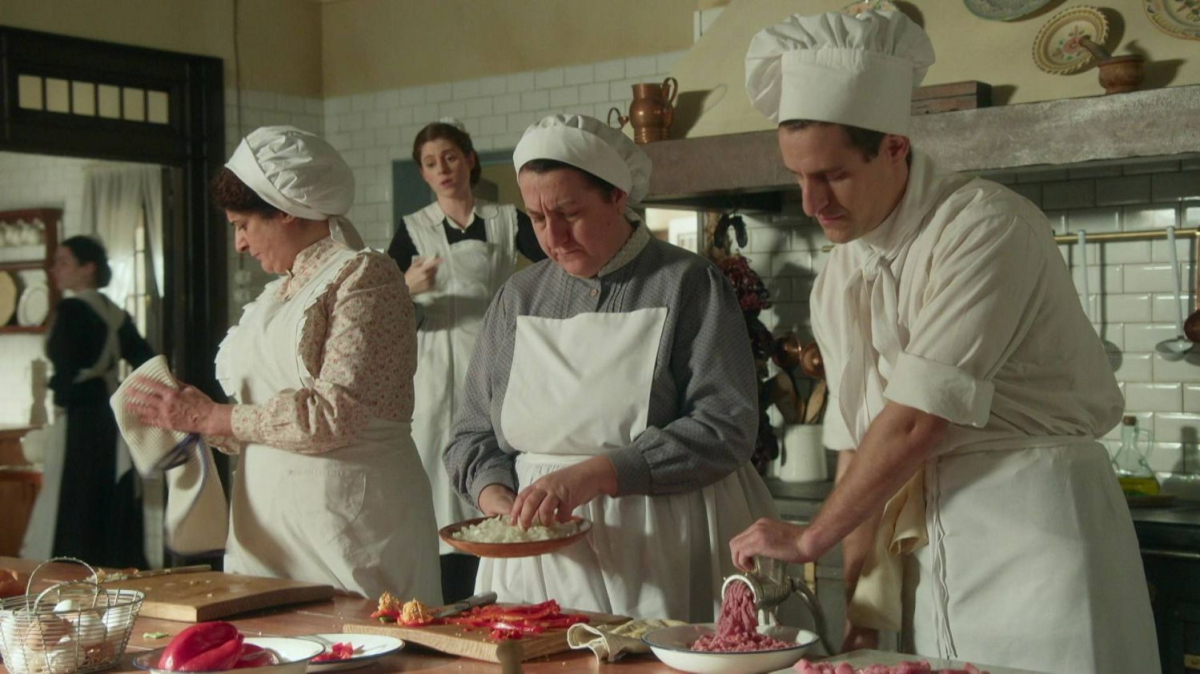 Bohaterowie serialu "La Promesa - pałac tajemnic", emitowanego na antenie TVP 2. 