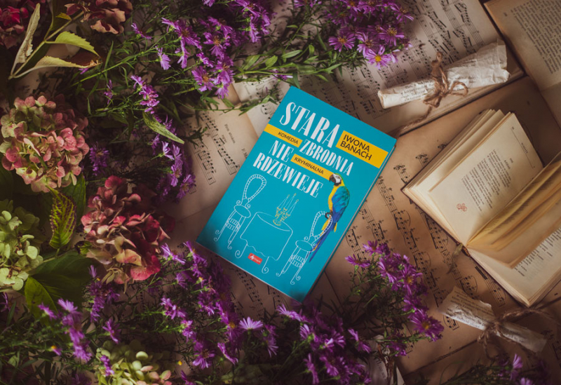 Obrazek w treści Stoisz nad grobem. Fragment książki „Stara zbrodnia nie rdzewieje [jpg]