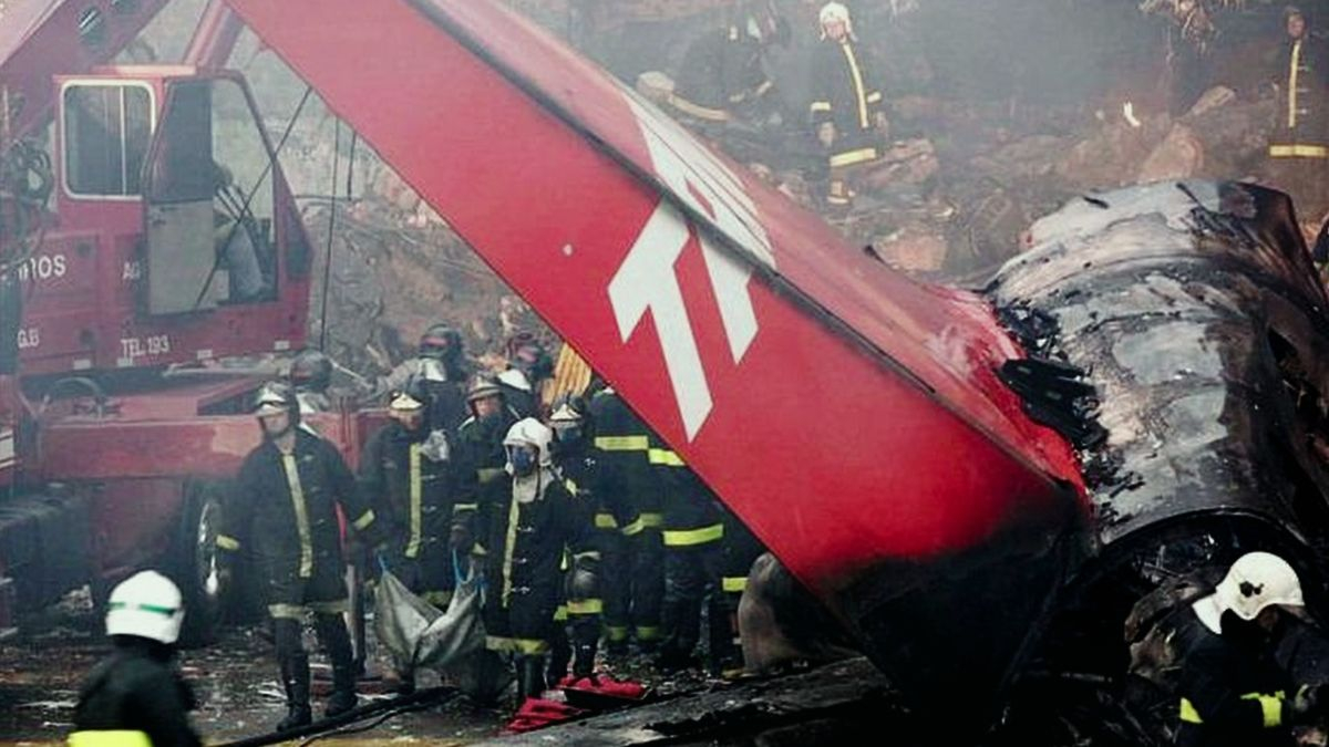 Kadr z serialu "Lot 3054: Nieprzypadkowa katastrofa"