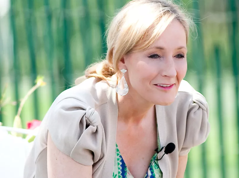 Obrazek w treści Pisarze rezygnują z usług agencji J.K. Rowling w związku z jej wypowiedziami o osobach transpłciowych [jpg]