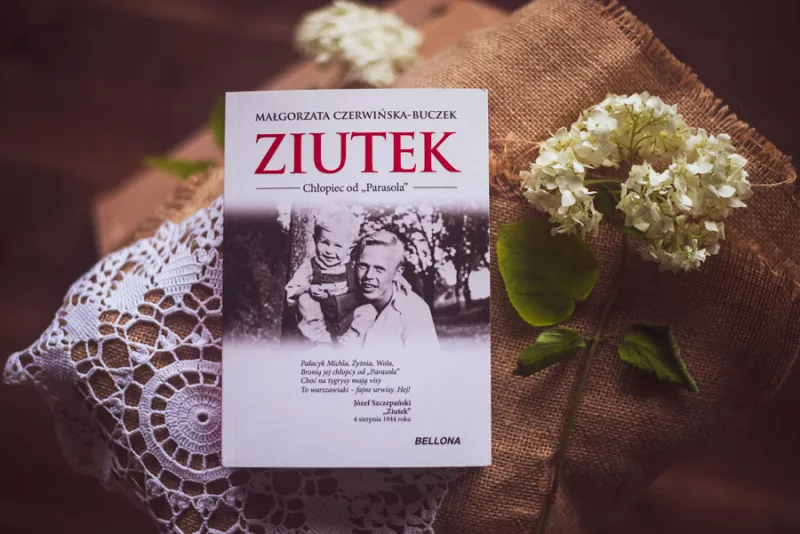Obrazek w treści Zbudziły się po kryptach króle... Fragment książki „Ziutek. Chłopiec od Parasola [jpg]