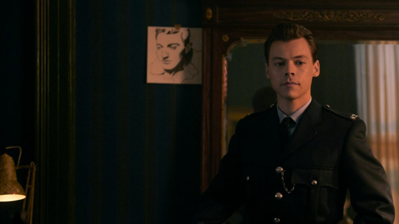 Obrazek w treści „My Policeman”: Co oglądał Harry Styles, by przygotować się do scen intymnych? [jpg]