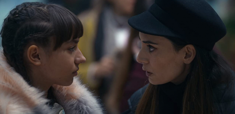 Obrazek w treści Przed kim uciekamy, Mamo? - turecki dramat kryminalny w pierwszym sezonie debiutuje na Netflix  [jpg]