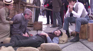 Kadr z serialu Akacjowa 38, emitowanego na antenie TVP 2. 