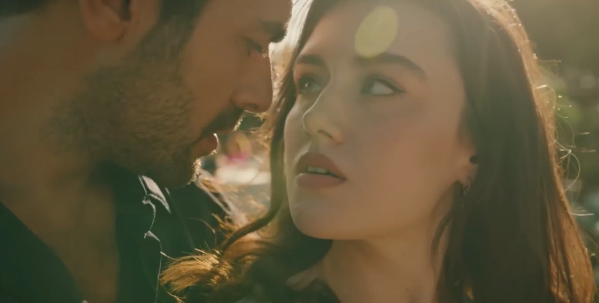 Rodzina Zeynep wraca do rezydencji w 224 odcinku serialu Wichrowe wzgórze.